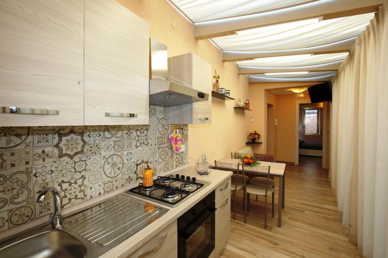 Re Sole Case Vacanze - Esclusivo Attico M A R T E Con Spaziosissima Terrazza Solarium Attrezzata 阿沃拉 外观 照片