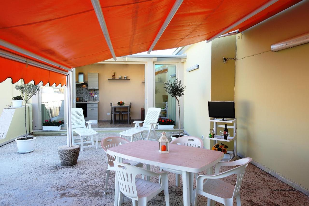 Re Sole Case Vacanze - Esclusivo Attico M A R T E Con Spaziosissima Terrazza Solarium Attrezzata 阿沃拉 外观 照片