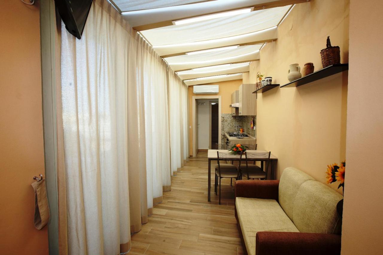 Re Sole Case Vacanze - Esclusivo Attico M A R T E Con Spaziosissima Terrazza Solarium Attrezzata 阿沃拉 外观 照片
