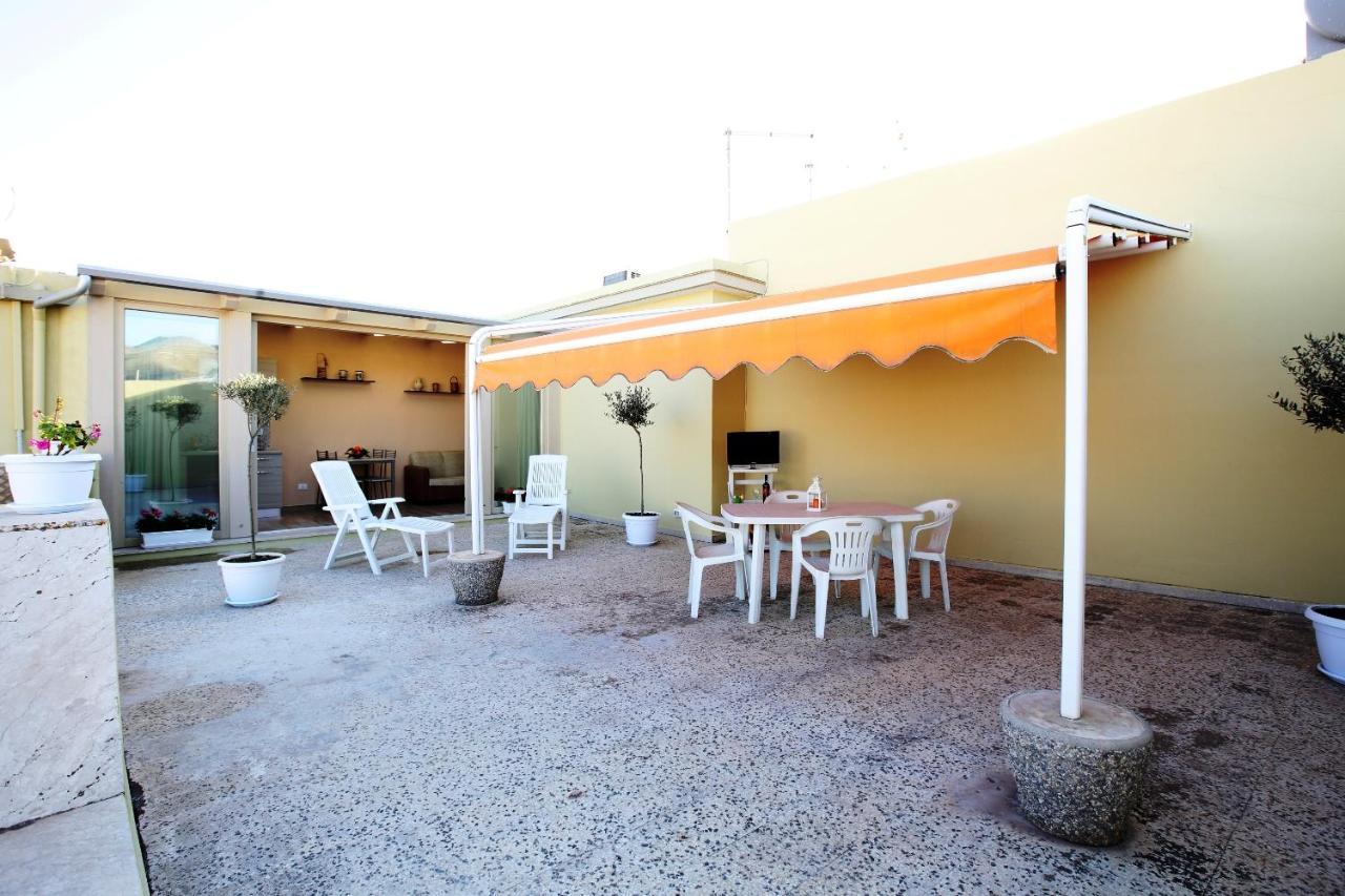 Re Sole Case Vacanze - Esclusivo Attico M A R T E Con Spaziosissima Terrazza Solarium Attrezzata 阿沃拉 外观 照片
