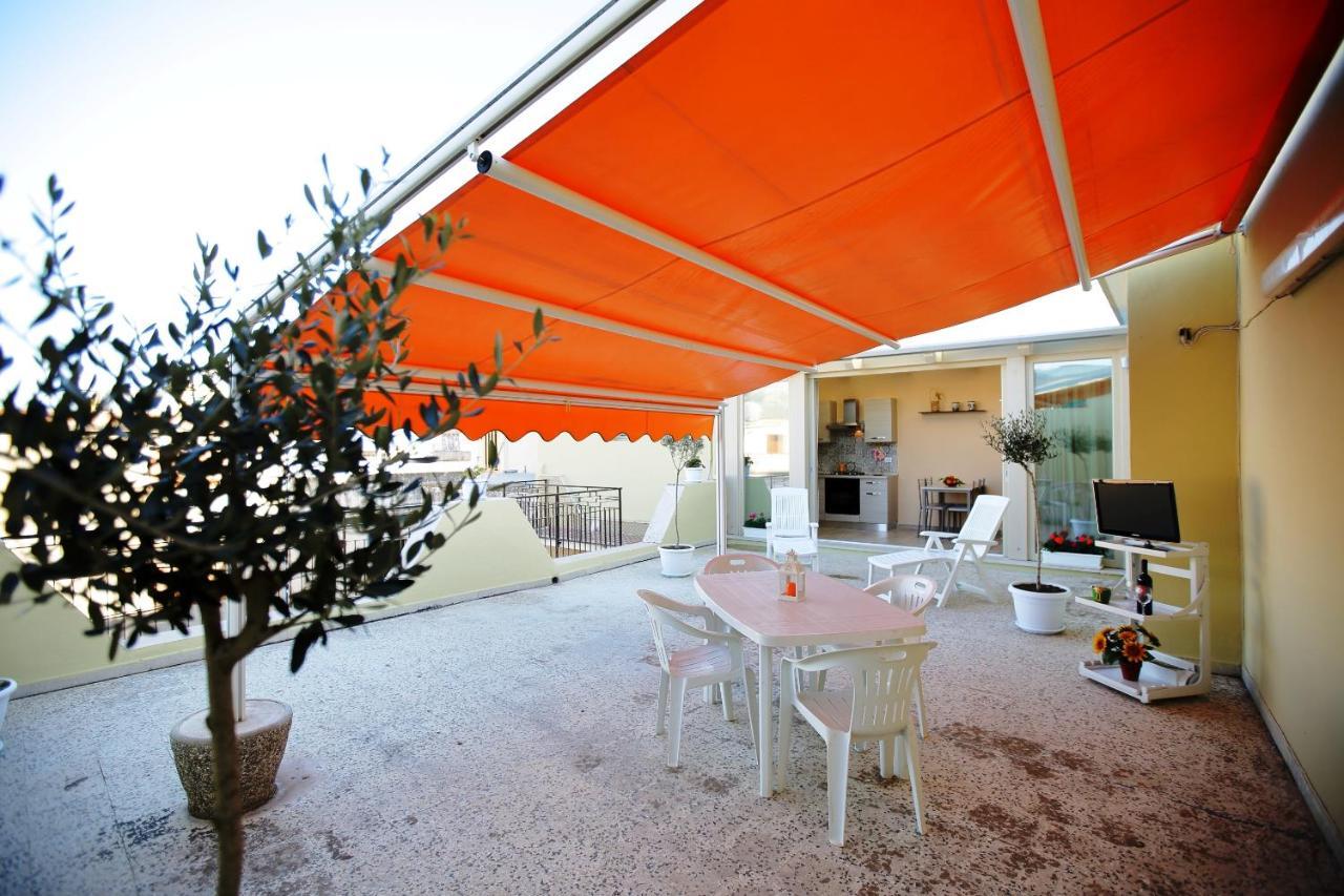 Re Sole Case Vacanze - Esclusivo Attico M A R T E Con Spaziosissima Terrazza Solarium Attrezzata 阿沃拉 外观 照片