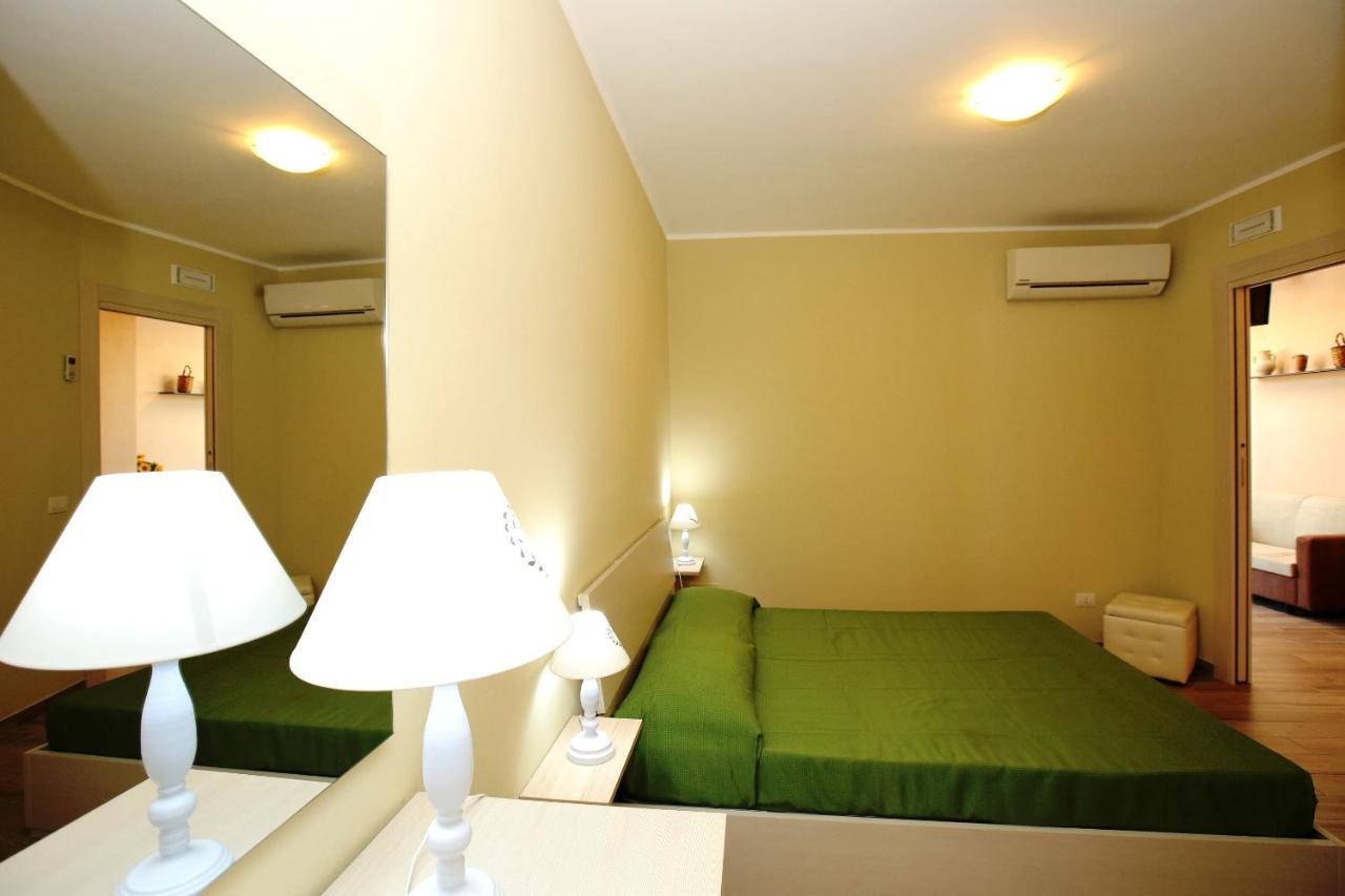 Re Sole Case Vacanze - Esclusivo Attico M A R T E Con Spaziosissima Terrazza Solarium Attrezzata 阿沃拉 外观 照片