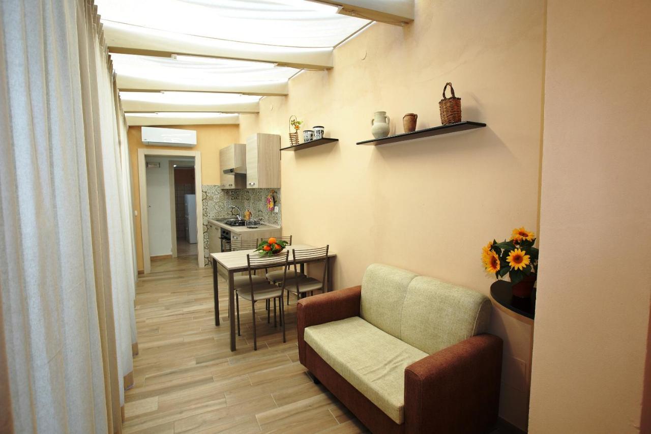Re Sole Case Vacanze - Esclusivo Attico M A R T E Con Spaziosissima Terrazza Solarium Attrezzata 阿沃拉 外观 照片