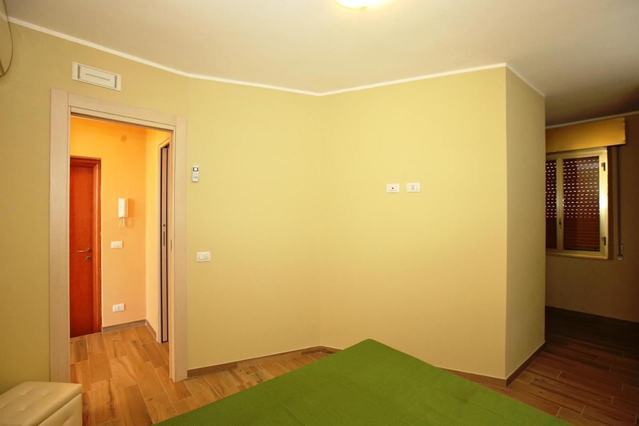 Re Sole Case Vacanze - Esclusivo Attico M A R T E Con Spaziosissima Terrazza Solarium Attrezzata 阿沃拉 外观 照片