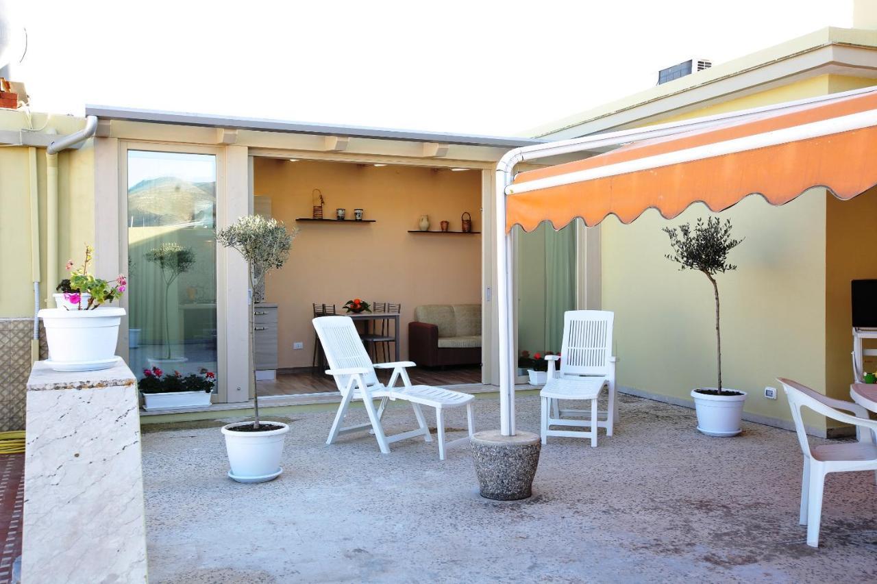 Re Sole Case Vacanze - Esclusivo Attico M A R T E Con Spaziosissima Terrazza Solarium Attrezzata 阿沃拉 外观 照片